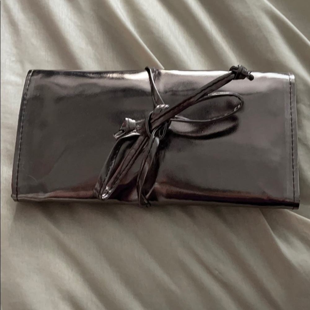 Makeup brush travel pouch
